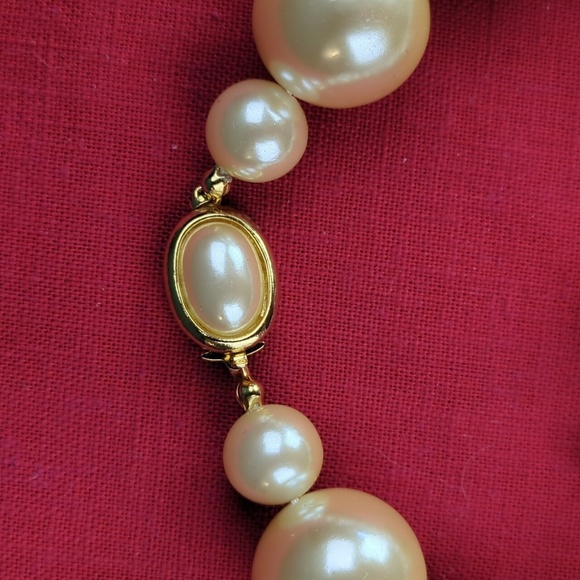 Vintage Oversized Faux Pearl Statement Necklace and Earrings Set - Picture 3 of 10